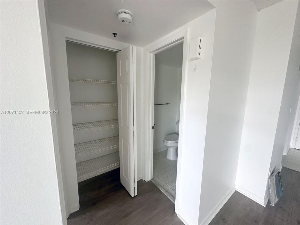For Rent: $1,800 (1 beds, 1 baths, 830 Square Feet)