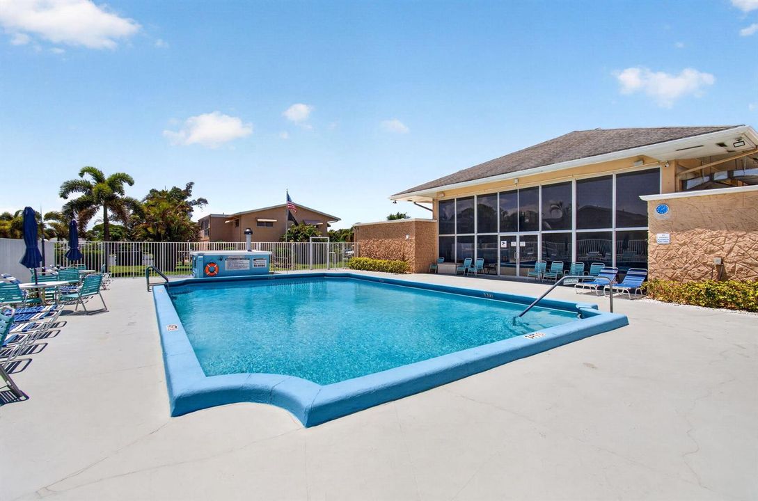 Pool & Clubhouse