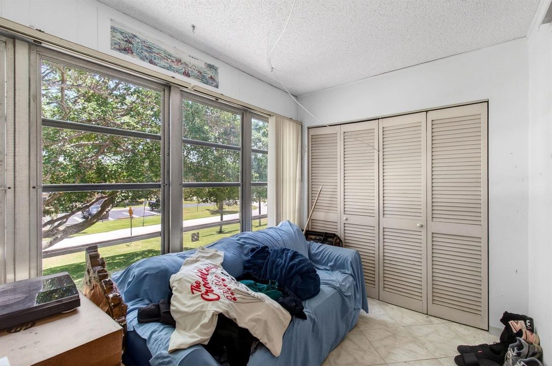 FL Room With Laundry