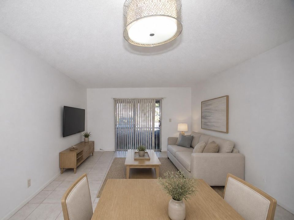 1 257 S Cypress