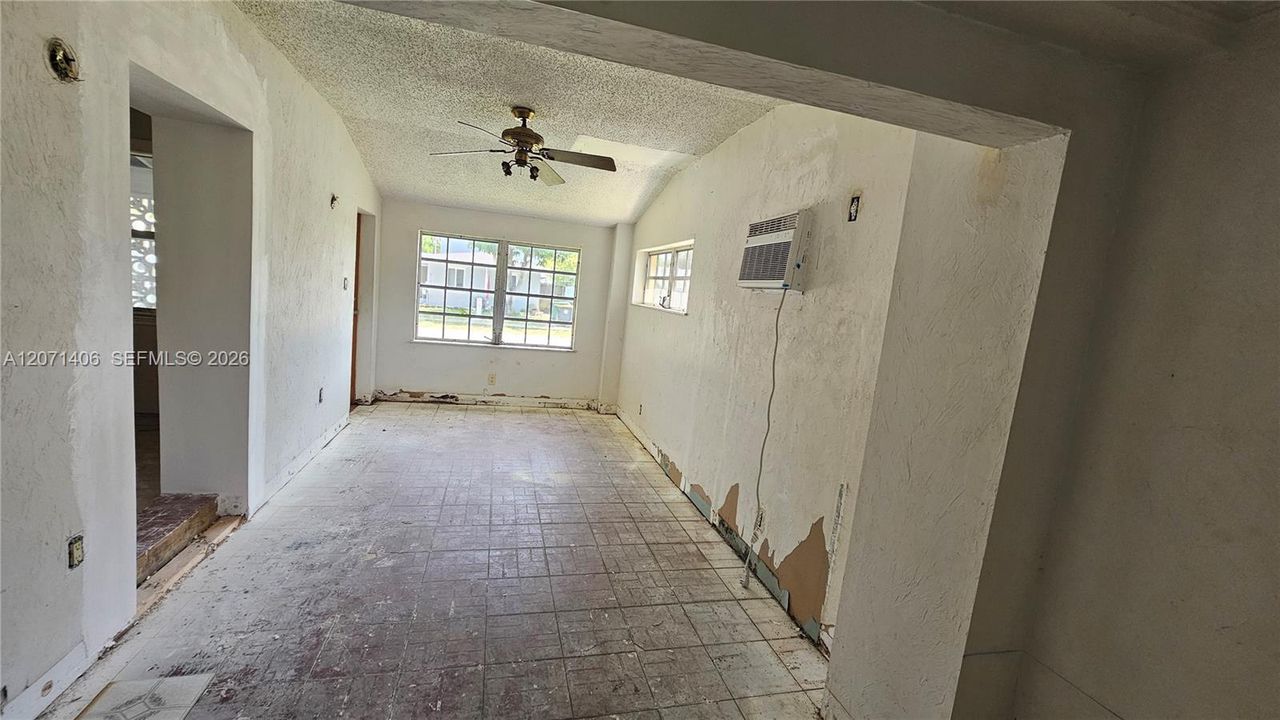 For Sale: $359,900 (3 beds, 2 baths, 1520 Square Feet)