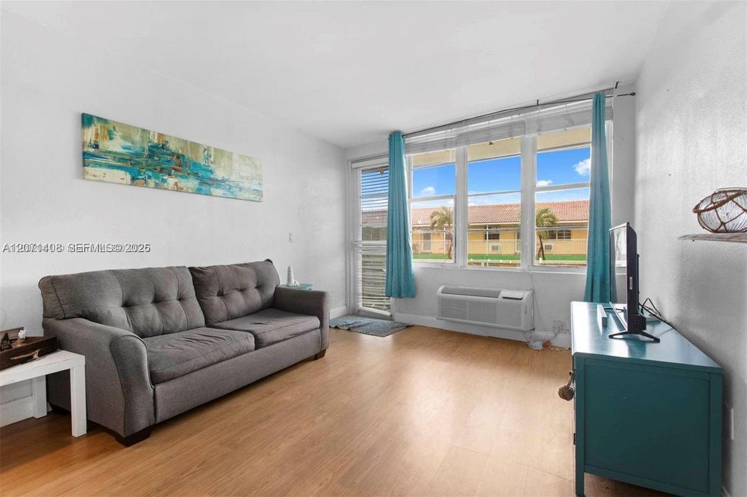 For Rent: $1,500 (0 beds, 1 baths, 468 Square Feet)