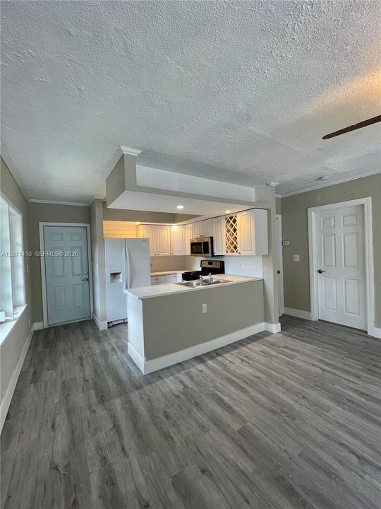 For Rent: $3,200 (2 beds, 2 baths, 2094 Square Feet)