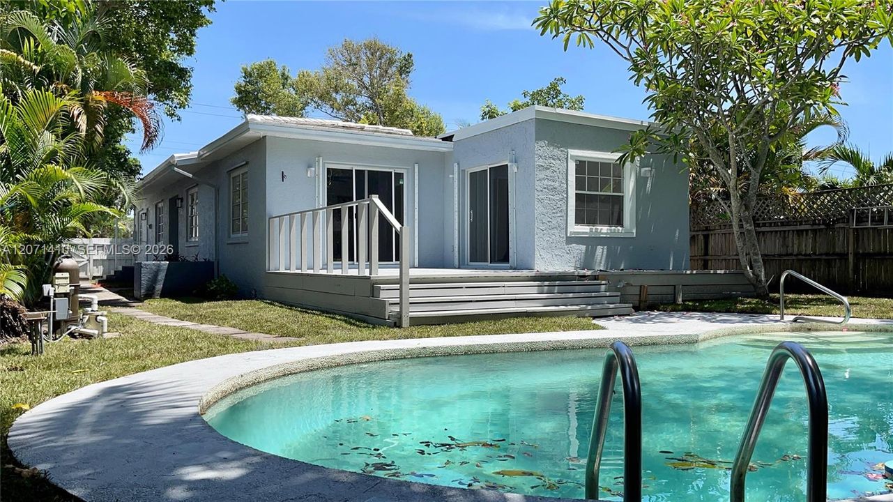 For Rent: $3,200 (2 beds, 2 baths, 2094 Square Feet)