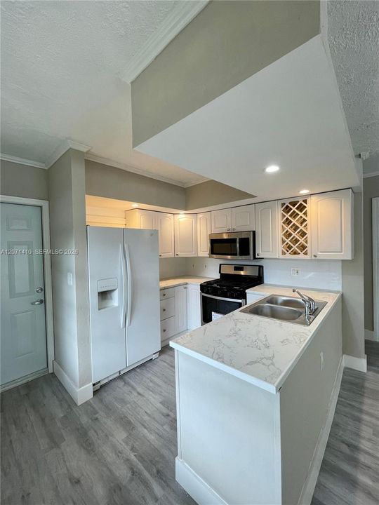 For Rent: $3,200 (2 beds, 2 baths, 2094 Square Feet)