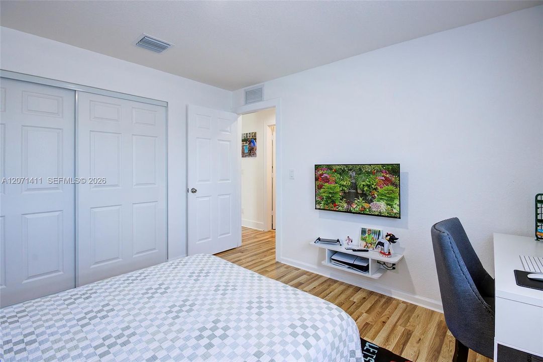 For Sale: $1,010,000 (4 beds, 2 baths, 2501 Square Feet)