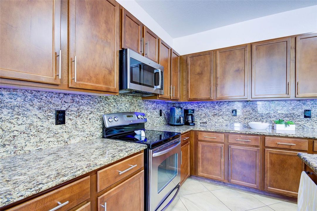 For Sale: $1,010,000 (4 beds, 2 baths, 2501 Square Feet)