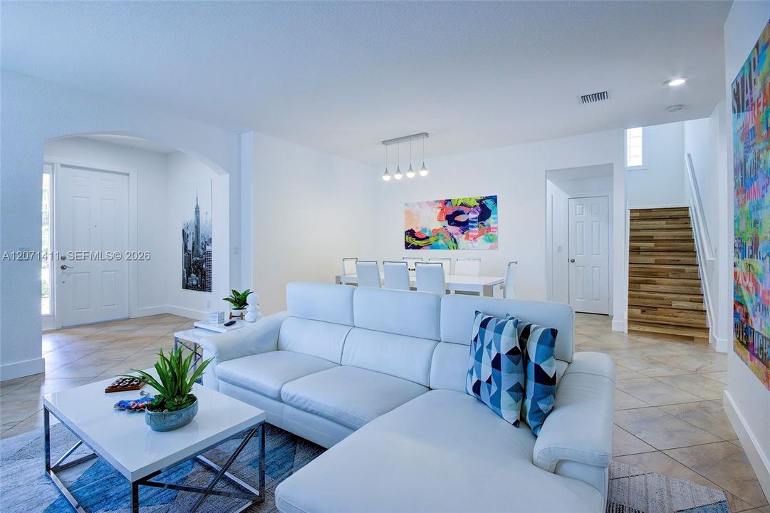 For Sale: $1,010,000 (4 beds, 2 baths, 2501 Square Feet)