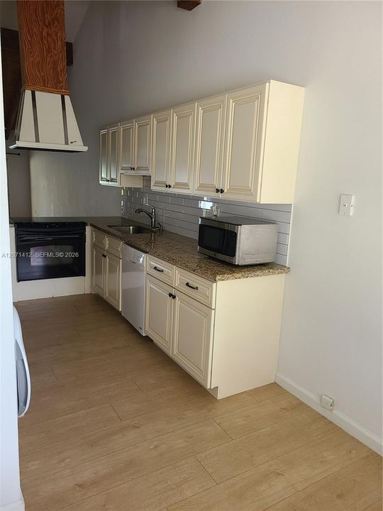 For Rent: $3,000 (2 beds, 2 baths, 1196 Square Feet)