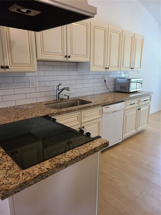 For Rent: $3,000 (2 beds, 2 baths, 1196 Square Feet)
