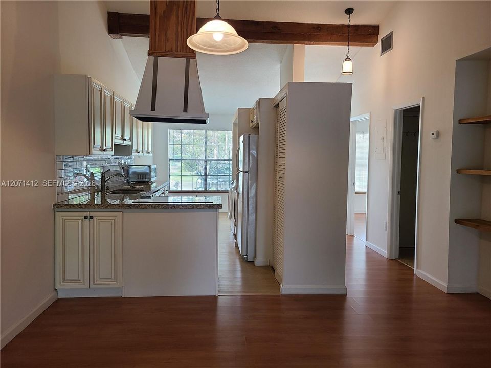 For Rent: $3,000 (2 beds, 2 baths, 1196 Square Feet)