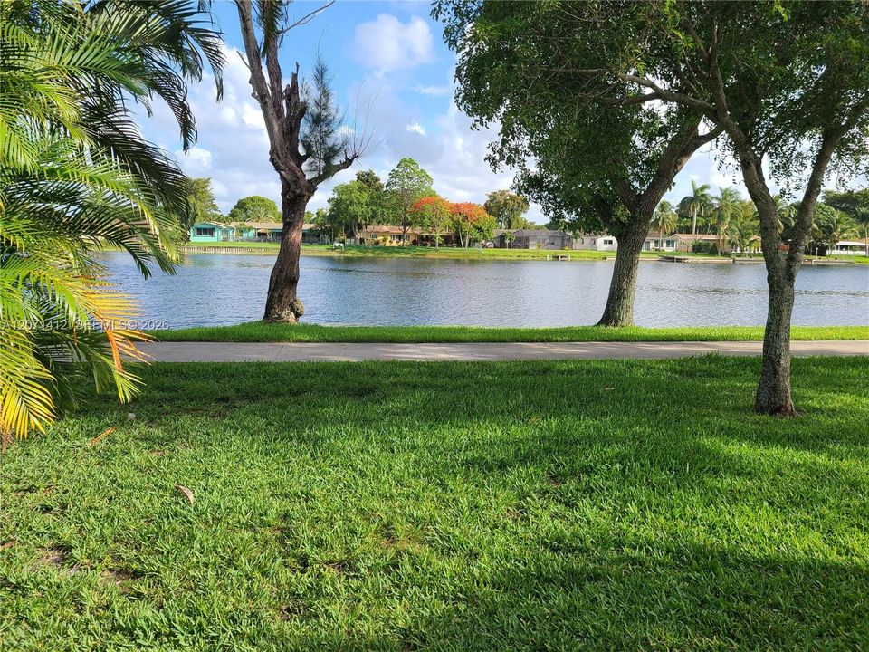 For Rent: $3,000 (2 beds, 2 baths, 1196 Square Feet)