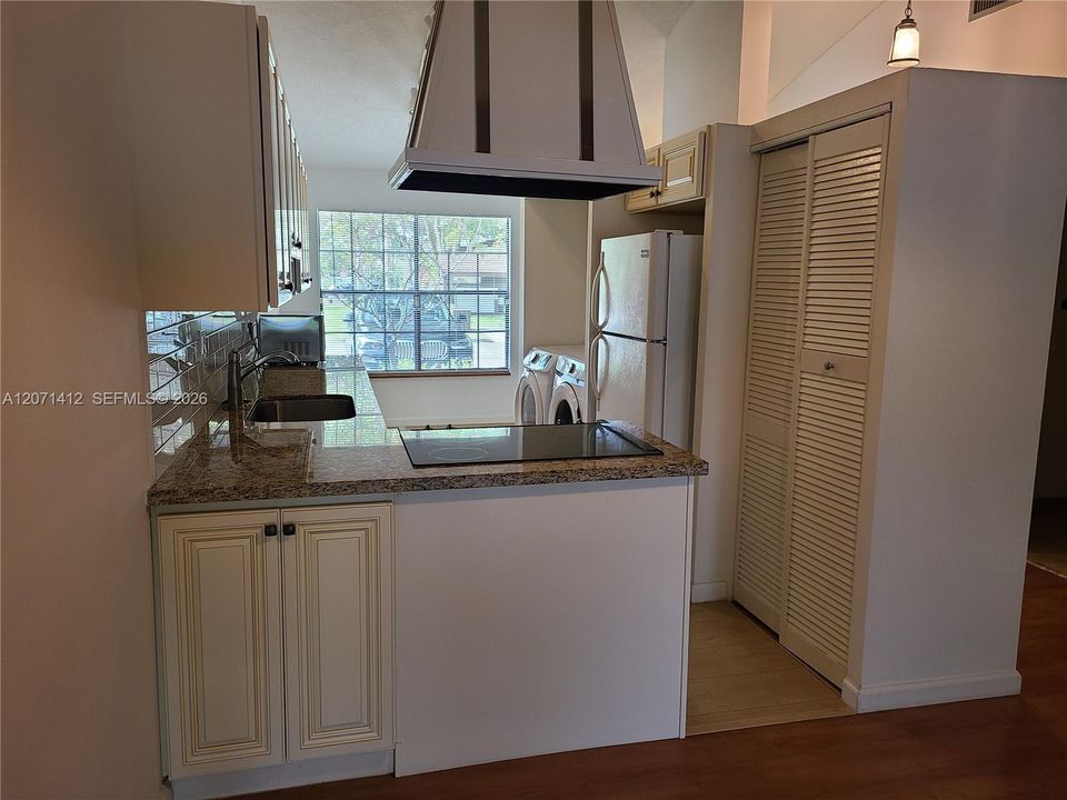 For Rent: $3,000 (2 beds, 2 baths, 1196 Square Feet)