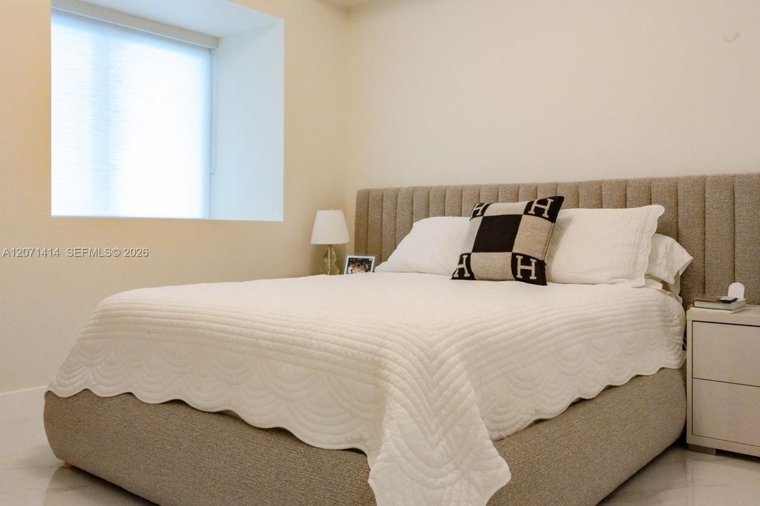 For Sale: $2,100,000 (2 beds, 3 baths, 1306 Square Feet)