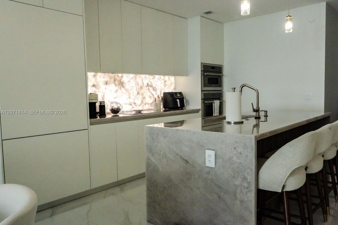 For Sale: $2,100,000 (2 beds, 3 baths, 1306 Square Feet)