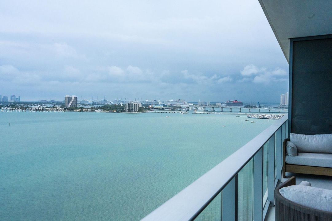 For Sale: $2,100,000 (2 beds, 3 baths, 1306 Square Feet)