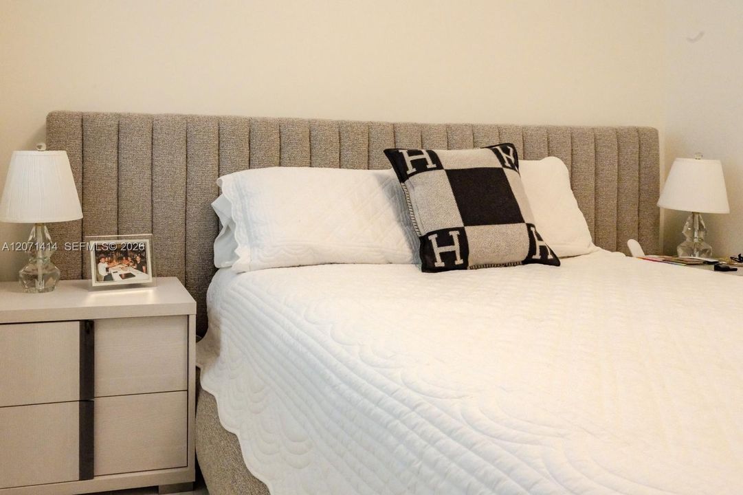 For Sale: $2,100,000 (2 beds, 3 baths, 1306 Square Feet)