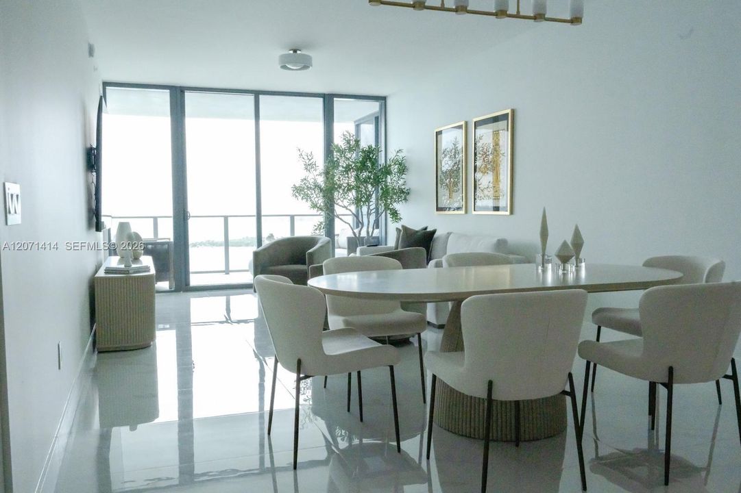 For Sale: $2,100,000 (2 beds, 3 baths, 1306 Square Feet)