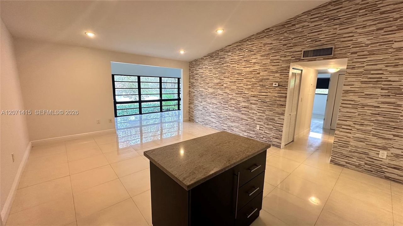 For Rent: $2,750 (2 beds, 2 baths, 1006 Square Feet)