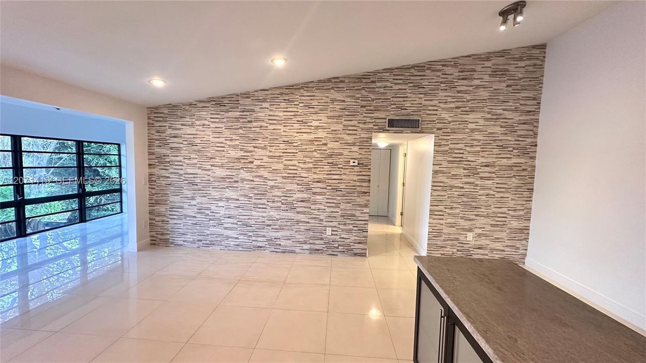 For Rent: $2,750 (2 beds, 2 baths, 1006 Square Feet)