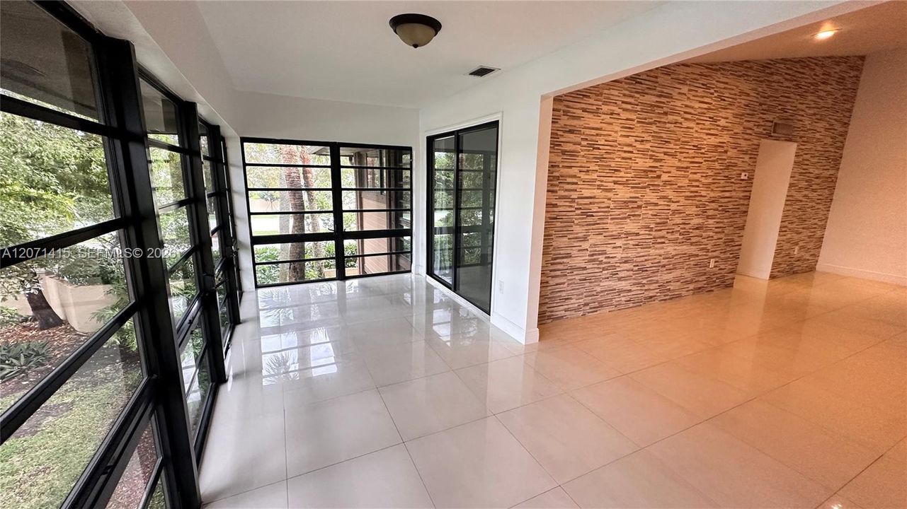 For Rent: $2,750 (2 beds, 2 baths, 1006 Square Feet)