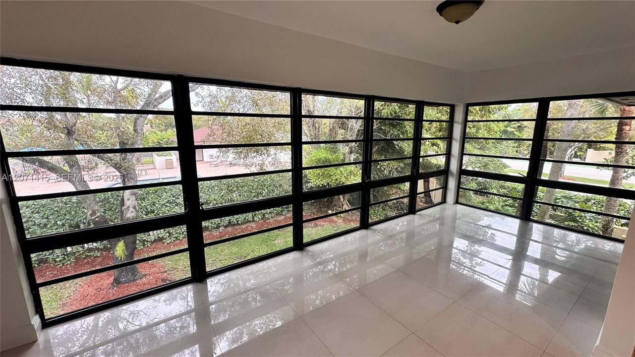 For Rent: $2,750 (2 beds, 2 baths, 1006 Square Feet)