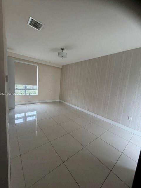 Active With Contract: $1,800 (0 beds, 1 baths, 2317 Square Feet)
