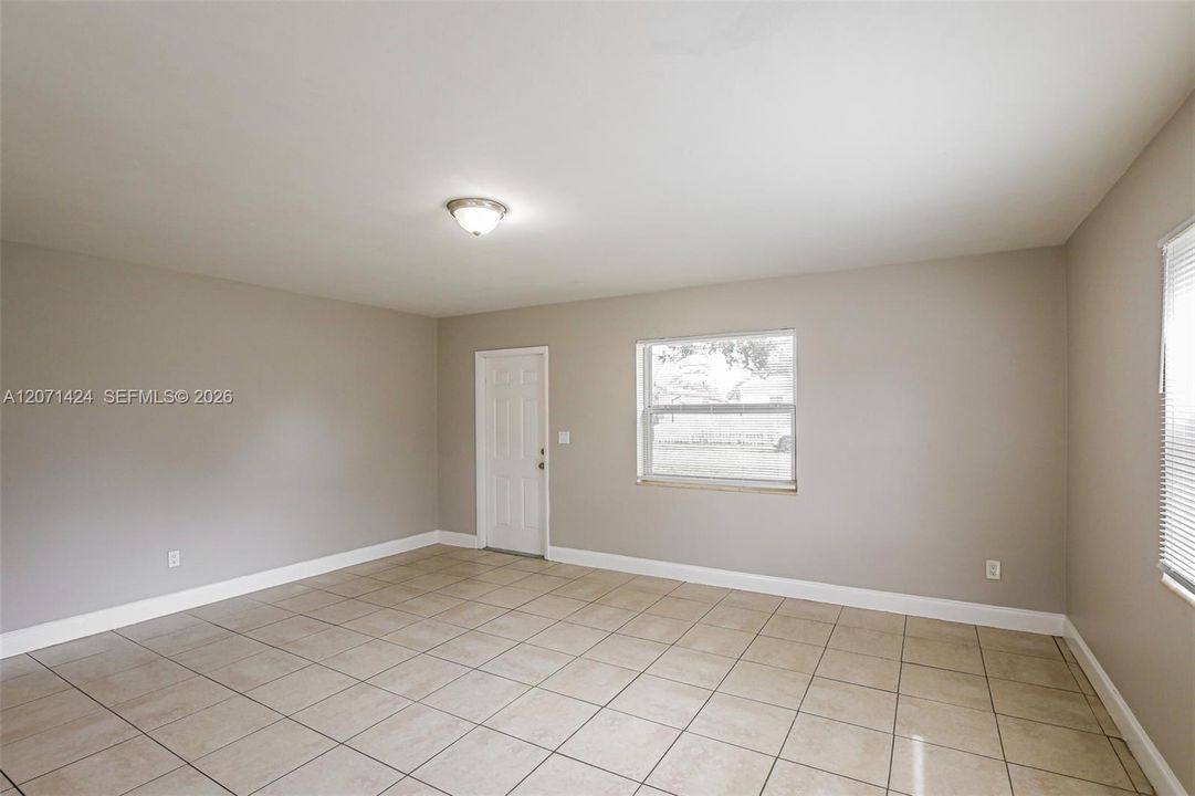 For Rent: $2,455 (2 beds, 1 baths, 1008 Square Feet)