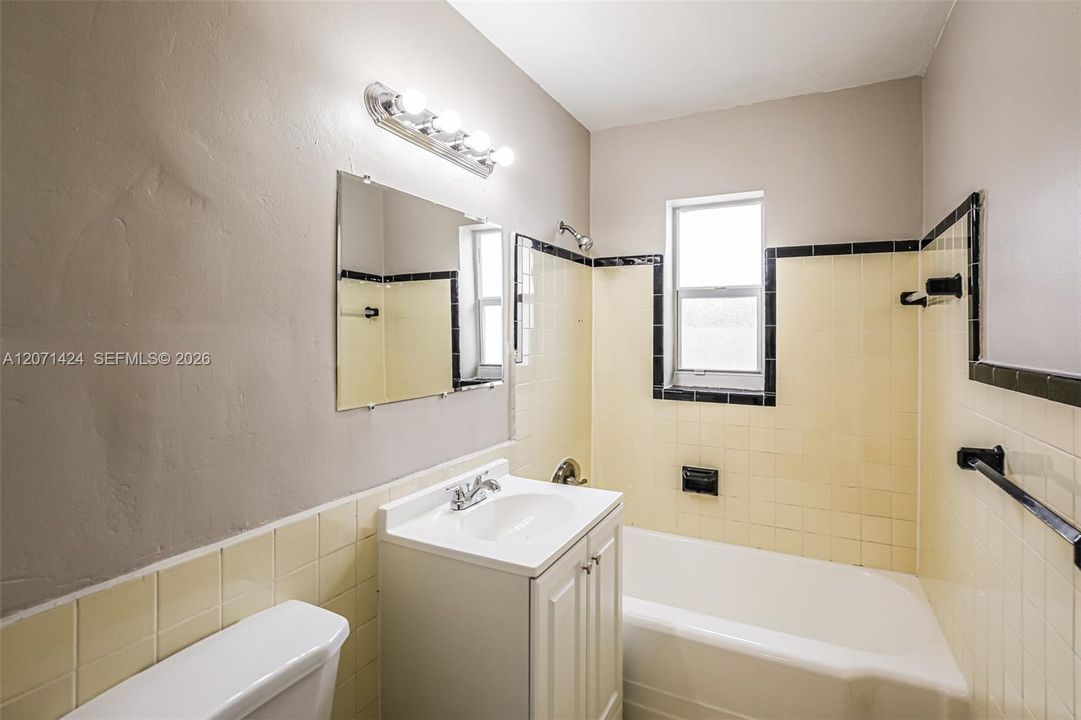 For Rent: $2,455 (2 beds, 1 baths, 1008 Square Feet)