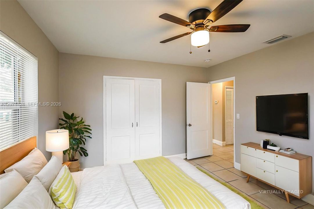 For Rent: $2,455 (2 beds, 1 baths, 1008 Square Feet)