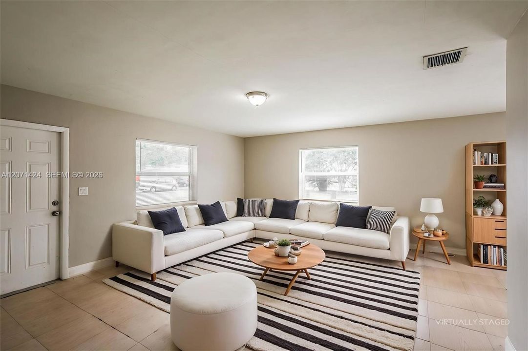 For Rent: $2,455 (2 beds, 1 baths, 1008 Square Feet)