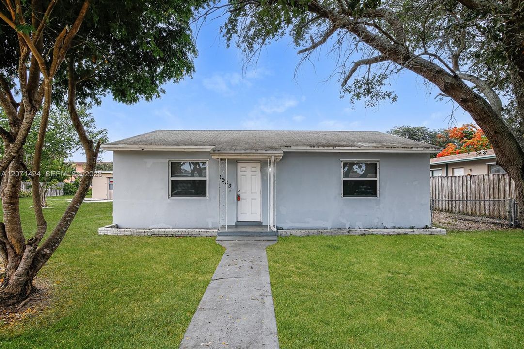 For Rent: $2,455 (2 beds, 1 baths, 1008 Square Feet)