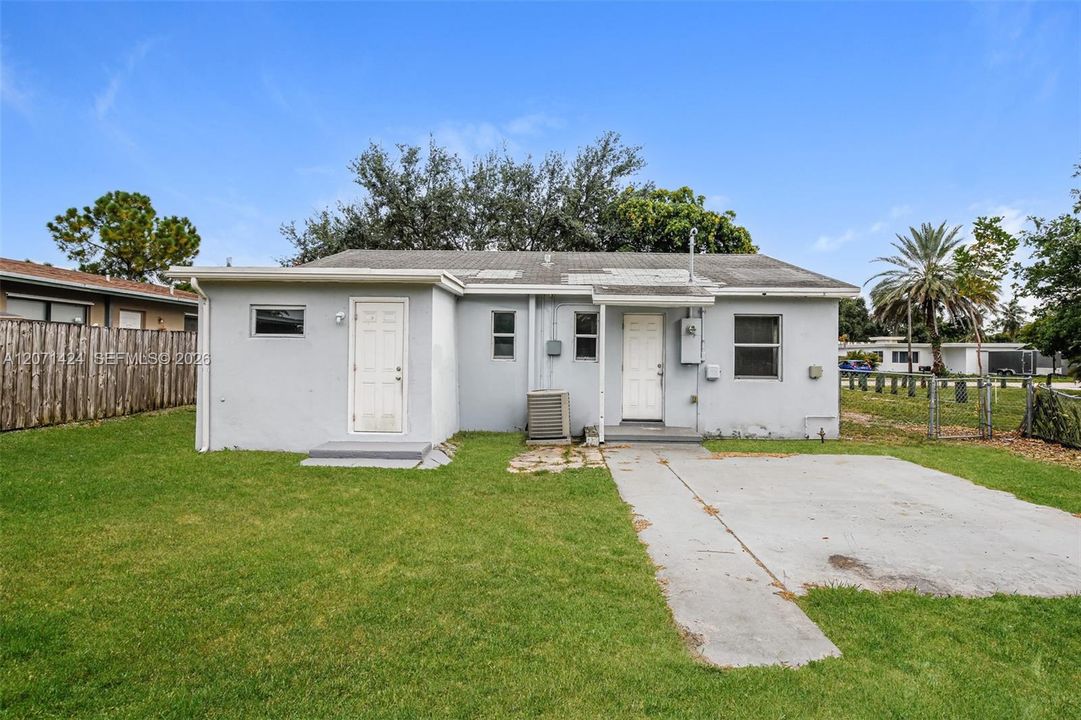 For Rent: $2,455 (2 beds, 1 baths, 1008 Square Feet)