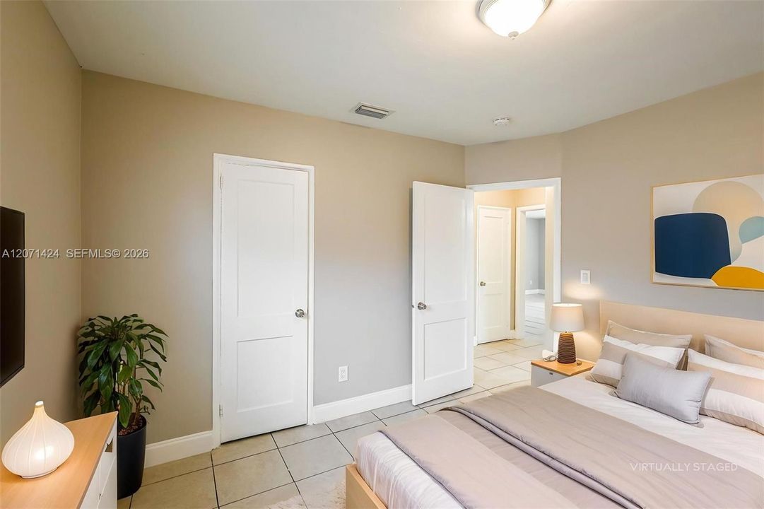 For Rent: $2,455 (2 beds, 1 baths, 1008 Square Feet)