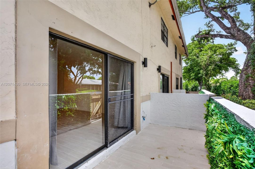 For Rent: $2,550 (2 beds, 2 baths, 1126 Square Feet)