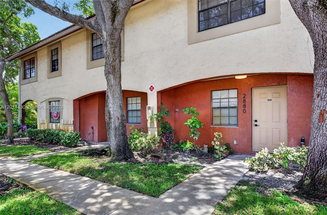 For Rent: $2,550 (2 beds, 2 baths, 1126 Square Feet)