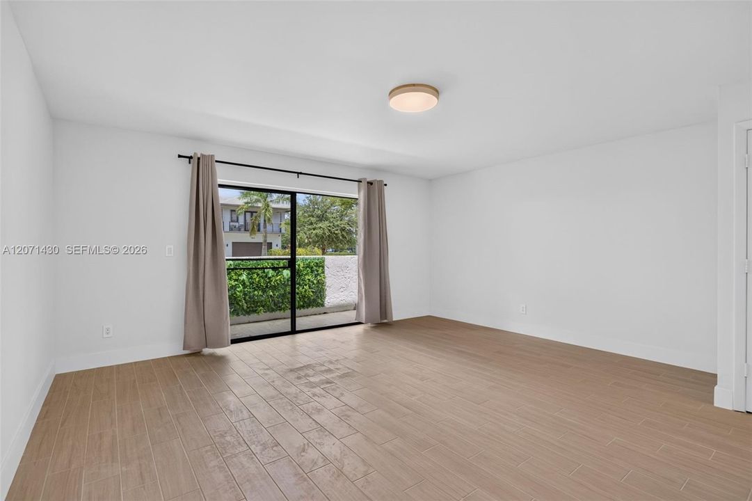 For Rent: $2,550 (2 beds, 2 baths, 1126 Square Feet)