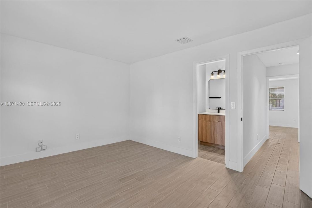 For Rent: $2,550 (2 beds, 2 baths, 1126 Square Feet)