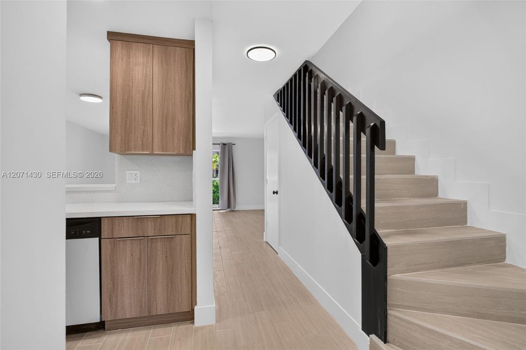 For Rent: $2,550 (2 beds, 2 baths, 1126 Square Feet)