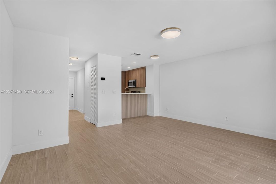 For Rent: $2,550 (2 beds, 2 baths, 1126 Square Feet)