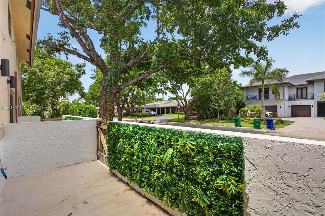 For Rent: $2,550 (2 beds, 2 baths, 1126 Square Feet)