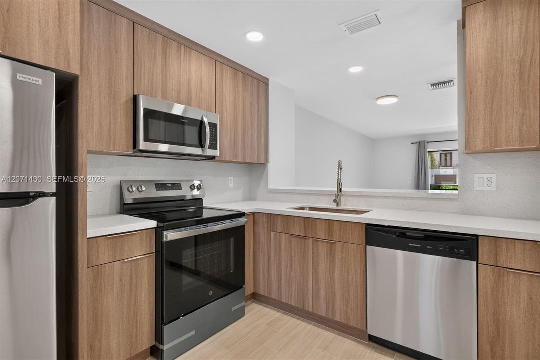 For Rent: $2,550 (2 beds, 2 baths, 1126 Square Feet)