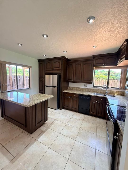 For Rent: $3,400 (3 beds, 2 baths, 1480 Square Feet)