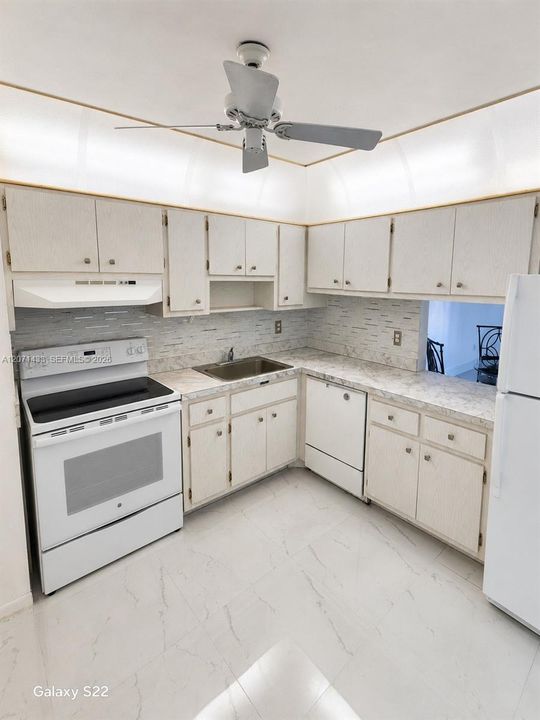 For Sale: $120,000 (2 beds, 2 baths, 957 Square Feet)