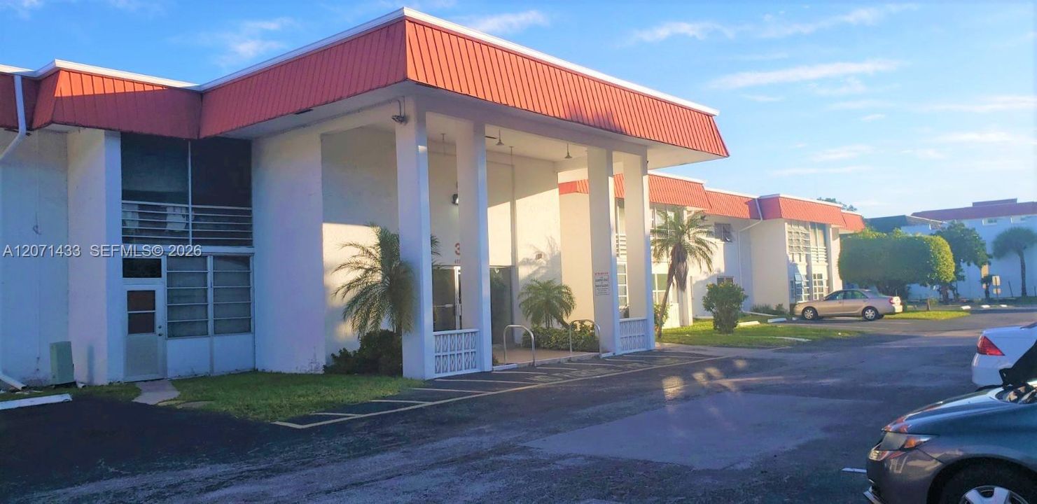 For Sale: $120,000 (2 beds, 2 baths, 957 Square Feet)