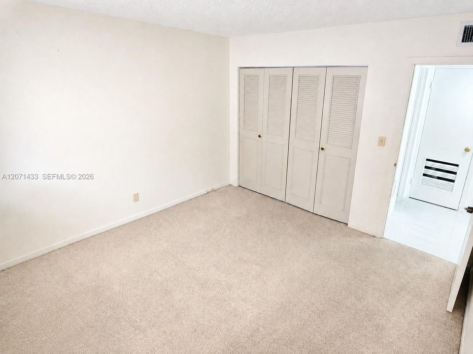 For Sale: $120,000 (2 beds, 2 baths, 957 Square Feet)