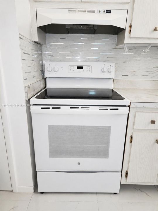 For Sale: $120,000 (2 beds, 2 baths, 957 Square Feet)