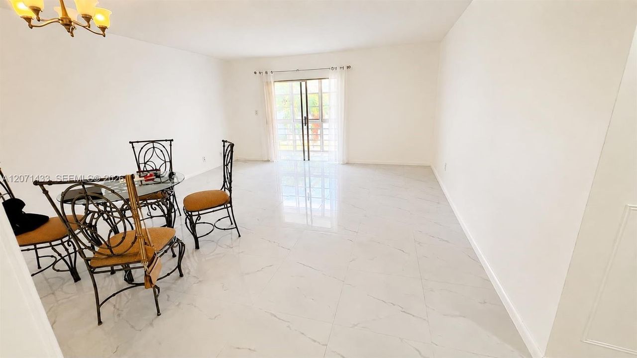 For Sale: $120,000 (2 beds, 2 baths, 957 Square Feet)