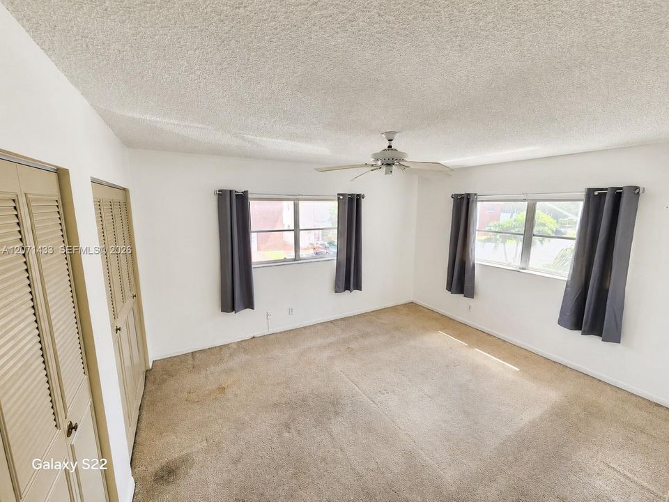 For Sale: $120,000 (2 beds, 2 baths, 957 Square Feet)