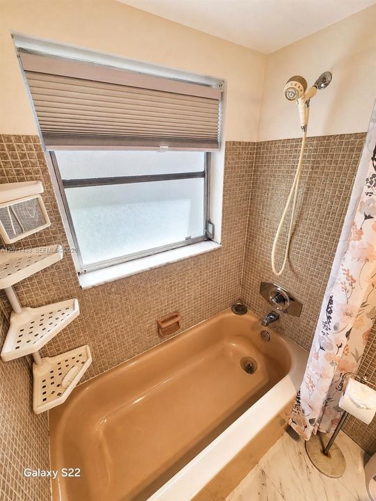 For Sale: $120,000 (2 beds, 2 baths, 957 Square Feet)